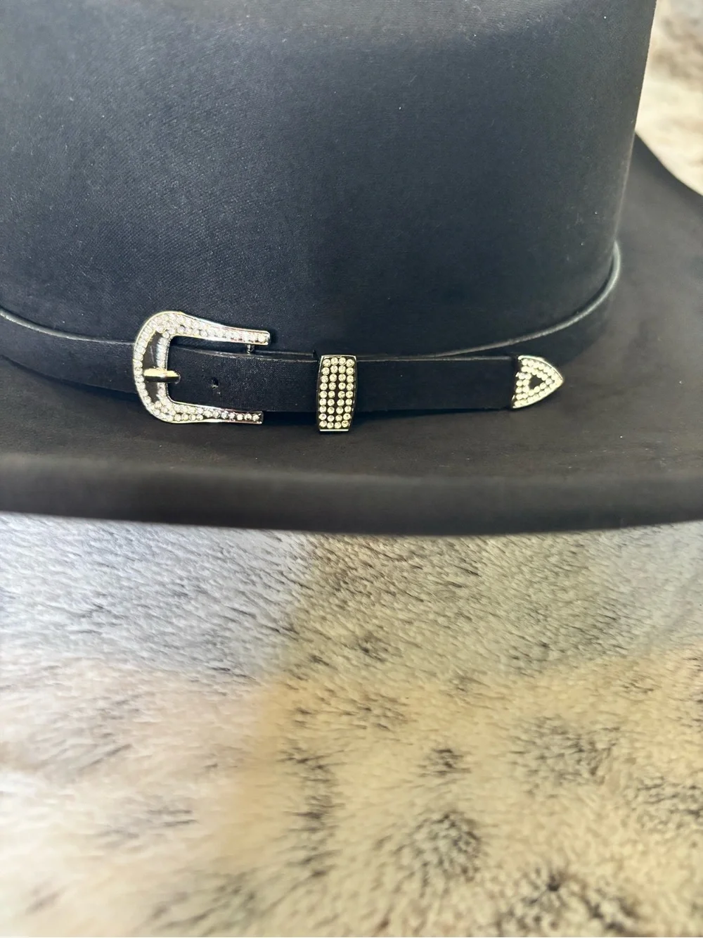 Women's Black Wide-Brim Faux Suede Felt Cowgirl Hat with Decorative Buckle Nwt